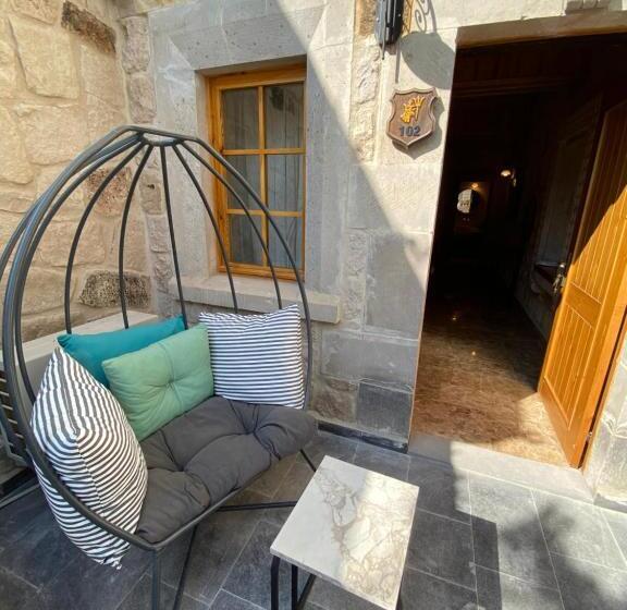 اتاق استاندارد با چشم‌انداز باغ, Cratus Stone Palace