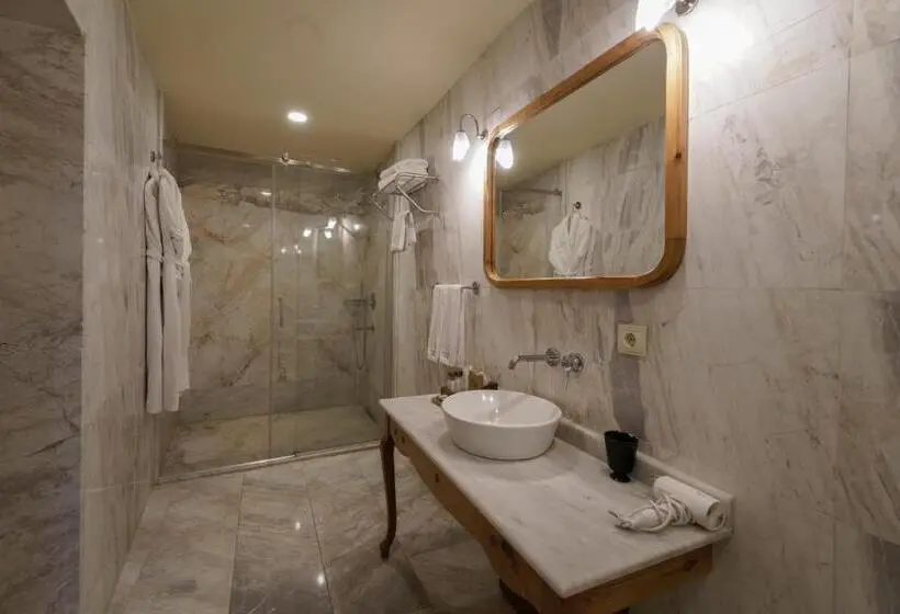 Sviitti King-vuode, Cratus Stone Palace