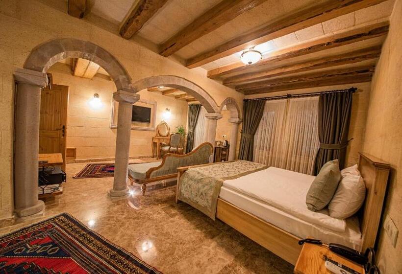 سوئیت با تخت بزرگ, Cratus Stone Palace