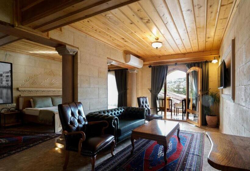 سوئیت با بالکن, Cratus Stone Palace