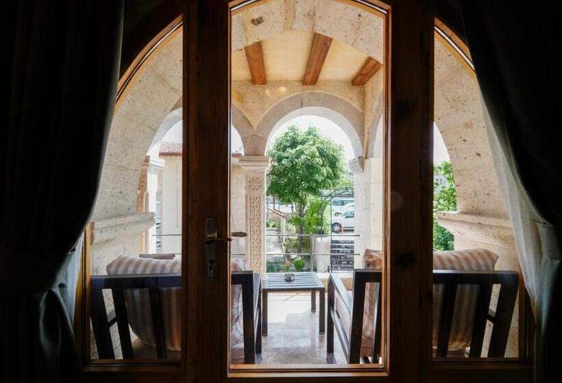 اتاق لوکس با بالکن, Cratus Stone Palace