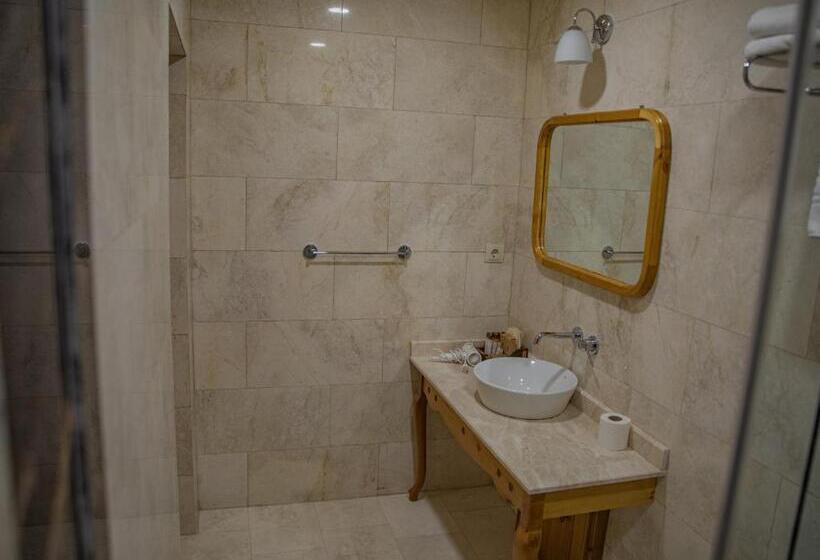 اتاق لوکس با بالکن, Cratus Stone Palace