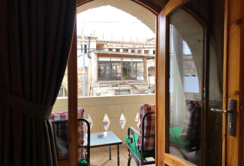 سوییت جونیور با بالکن, Cratus Stone Palace