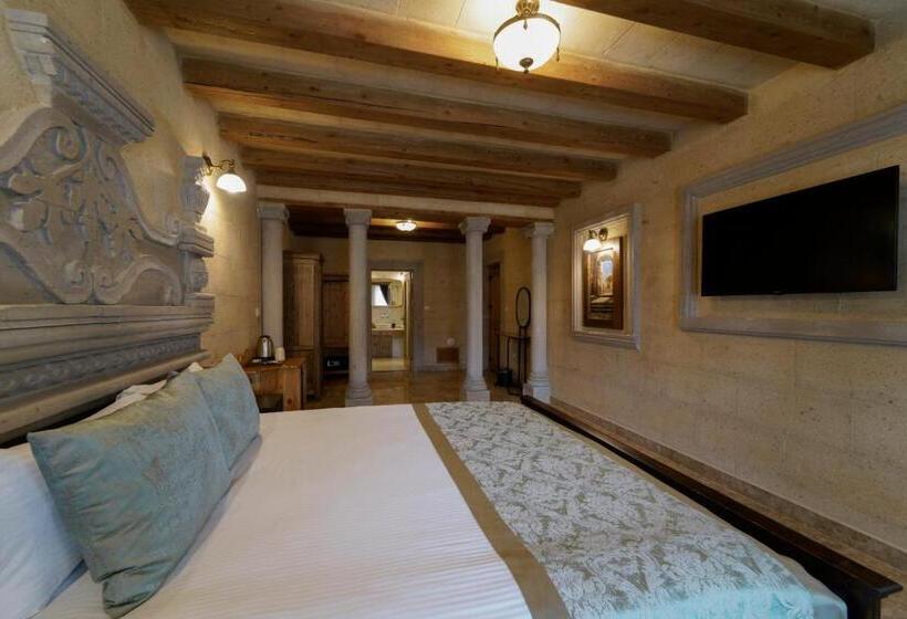 سوییت جونیور, Cratus Stone Palace