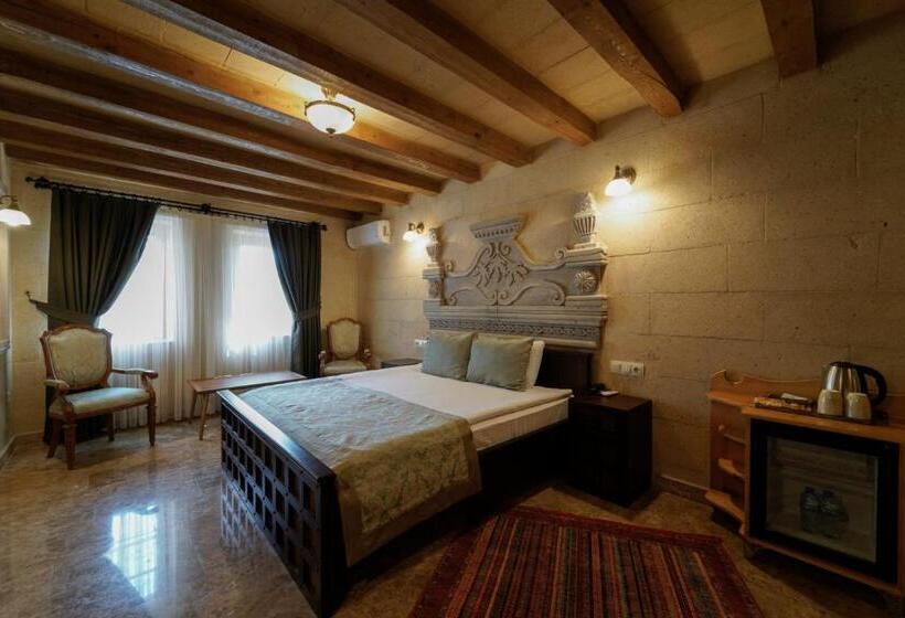 سوییت جونیور, Cratus Stone Palace