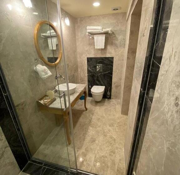 اتاق لوکس, Cratus Stone Palace