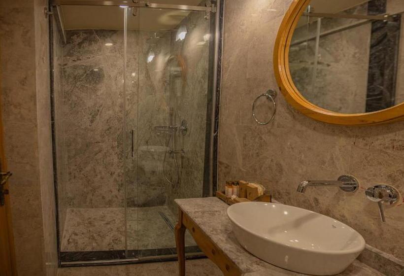 اتاق لوکس, Cratus Stone Palace