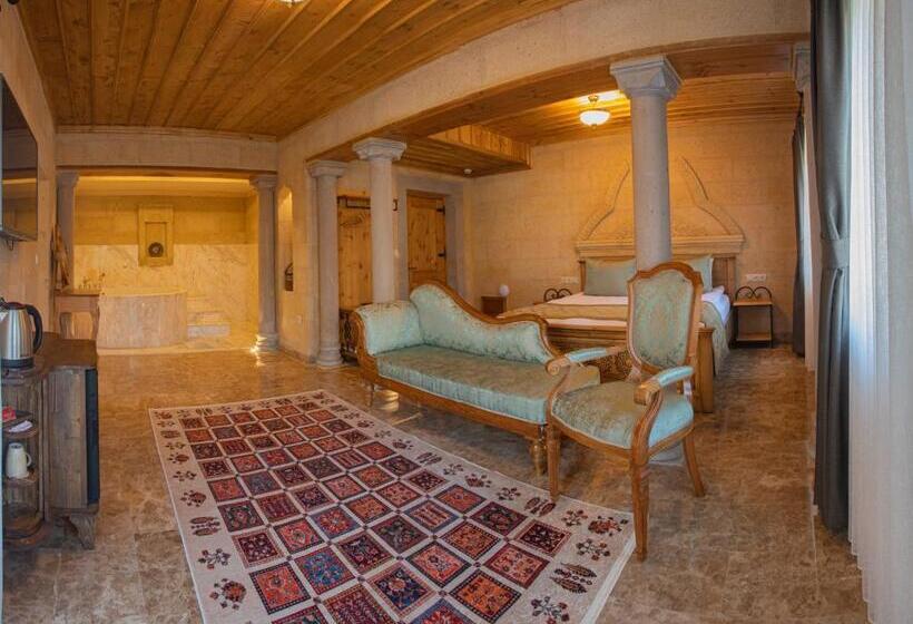 سوئیت با تخت بزرگ, Cratus Stone Palace