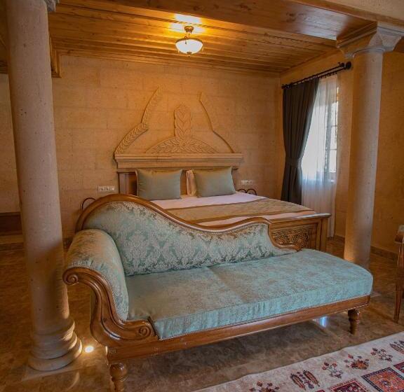 سوئیت با تخت بزرگ, Cratus Stone Palace