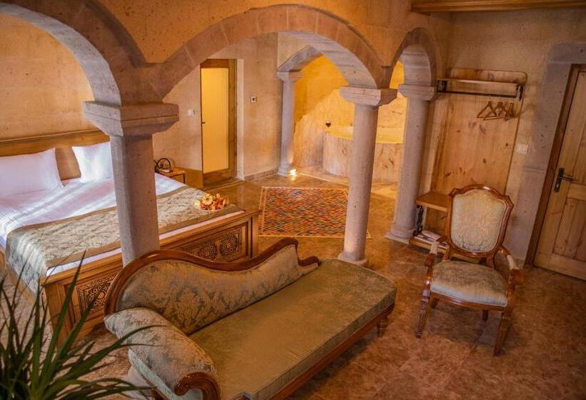 سوئیت با تخت بزرگ, Cratus Stone Palace