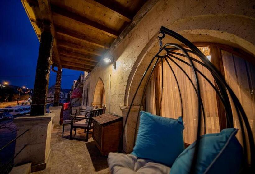 سوئیت با بالکن, Cratus Stone Palace