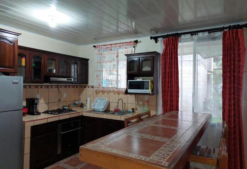 غرفة عائلية, Casa Thirema Tortuguero