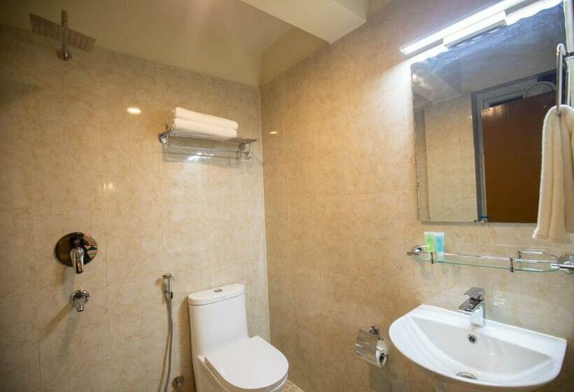 اتاق لوکس, Himalayan Glacier