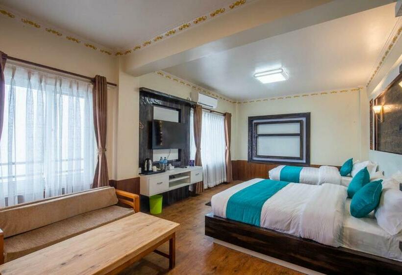 اتاق خانوادگی با چشمانداز کوه, Himalayan Glacier