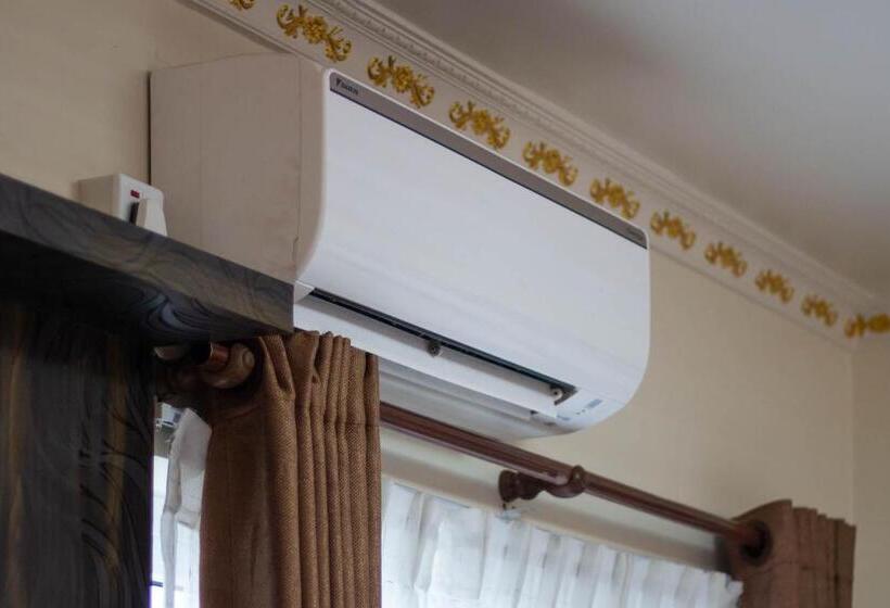 اتاق لوکس, Himalayan Glacier