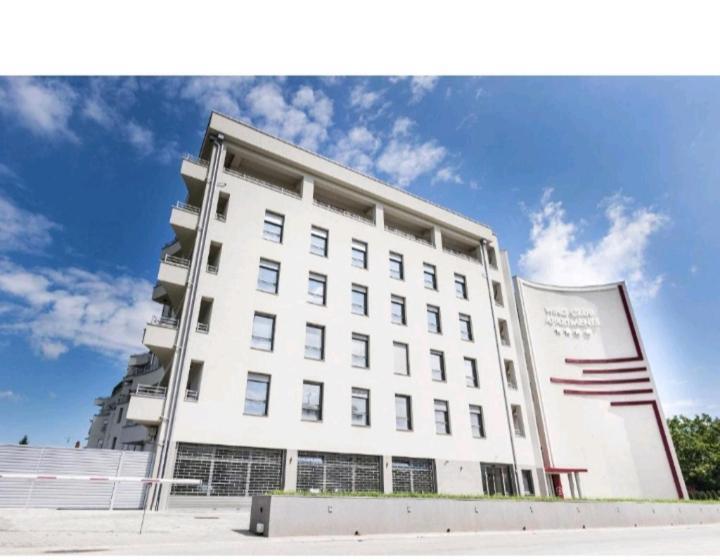 آپارتمان 1 خوابه, Wing Club Dajana