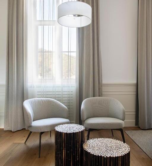 جناح جونيور, Chateau De Wallerand