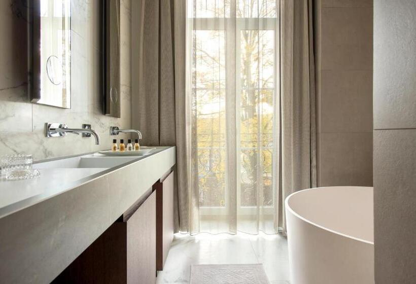 جناح جونيور, Chateau De Wallerand