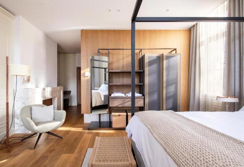 جناح جونيور, Chateau De Wallerand