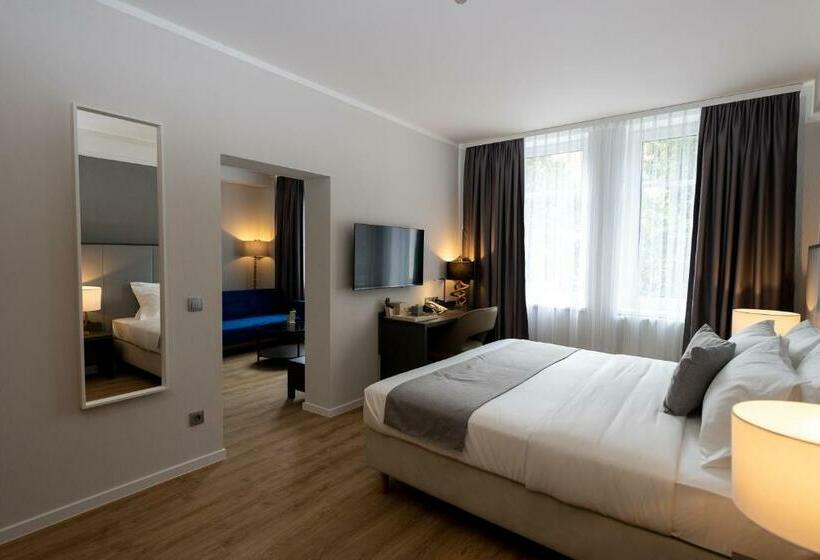 جناح جونيور, Emily Hotel Leipzig Neue Messe