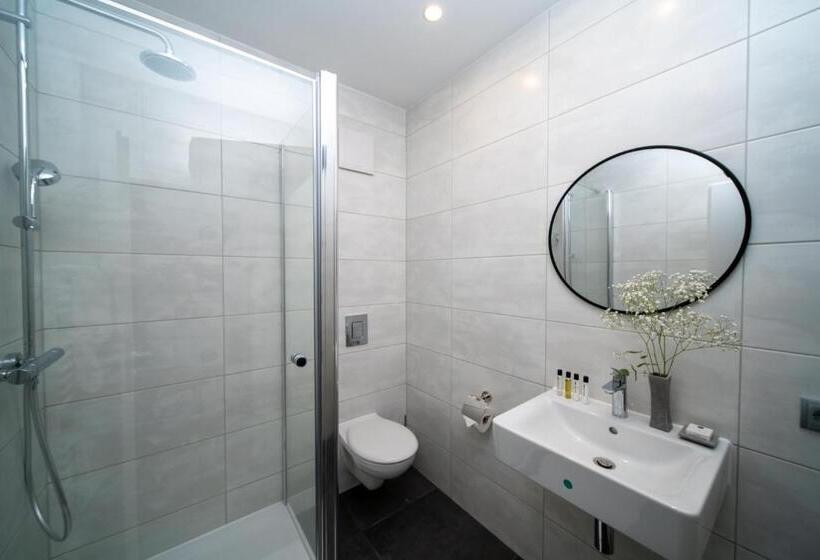 جناح جونيور, Emily Hotel Leipzig Neue Messe