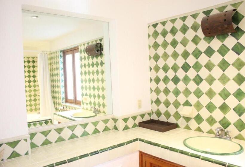 패밀리 스튜디오, La Casona De Los Colibríes