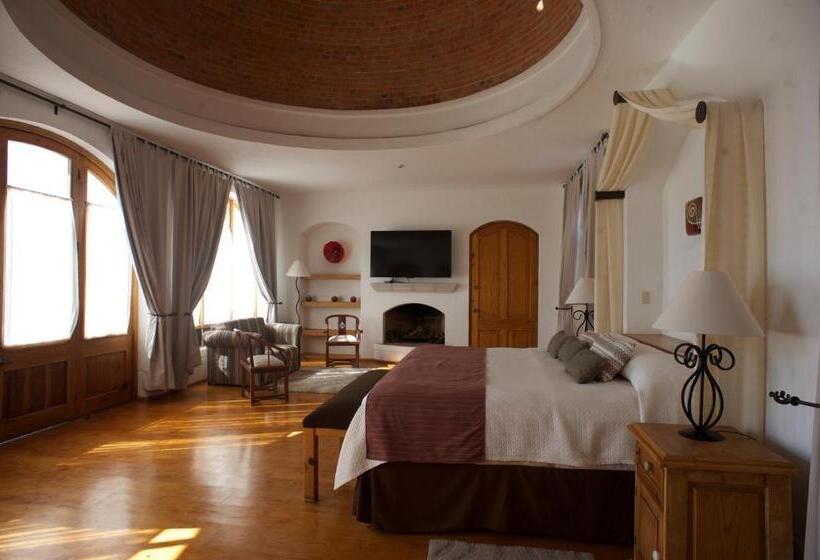 패밀리 스튜디오, La Casona De Los Colibríes