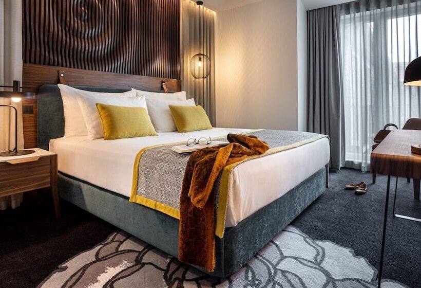 سوییت جونیور, Pousada Do Porto Rua Das Flores