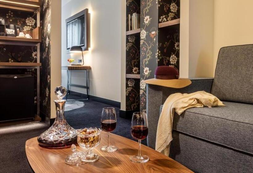 سوییت جونیور, Pousada Do Porto Rua Das Flores