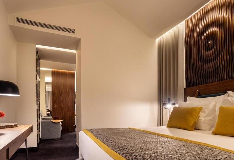 سوییت جونیور, Pousada Do Porto Rua Das Flores