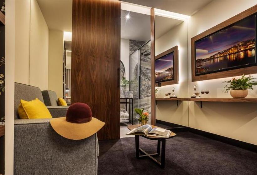 سوییت جونیور, Pousada Do Porto Rua Das Flores