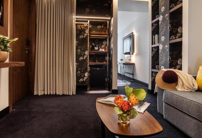 سوییت جونیور, Pousada Do Porto Rua Das Flores