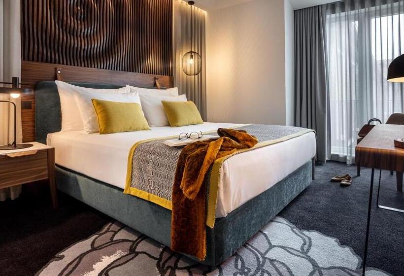 سوییت جونیور, Pousada Do Porto Rua Das Flores