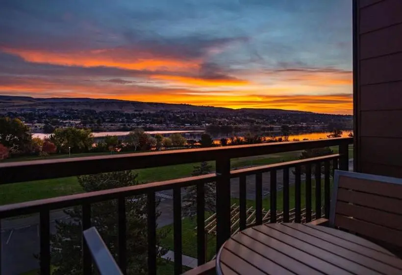 Standard studio with river view, Residence Inn By Marriott Wenatchee