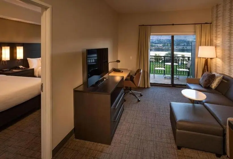 Standard studio with river view, Residence Inn By Marriott Wenatchee
