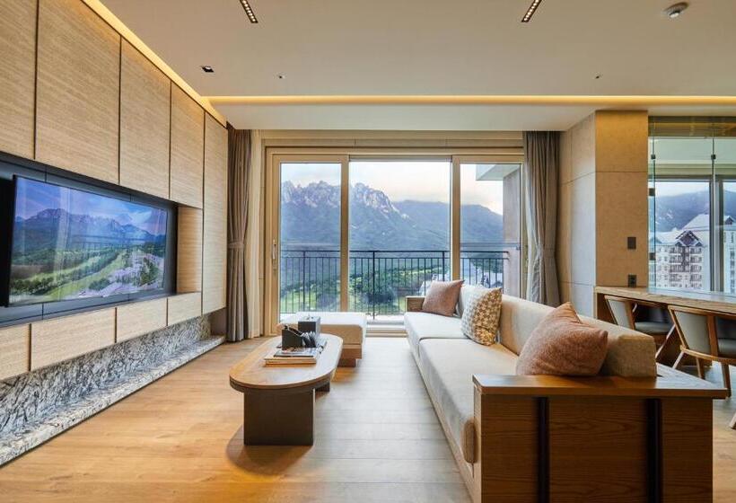 סוויטה נוף להרים, Sono Felice Delpino