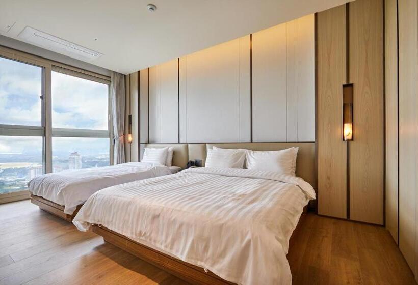 סוויטה מלכותית, Sono Felice Delpino