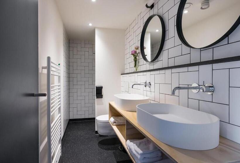 سوییت جونیور, Stadshotel Steegoversloot
