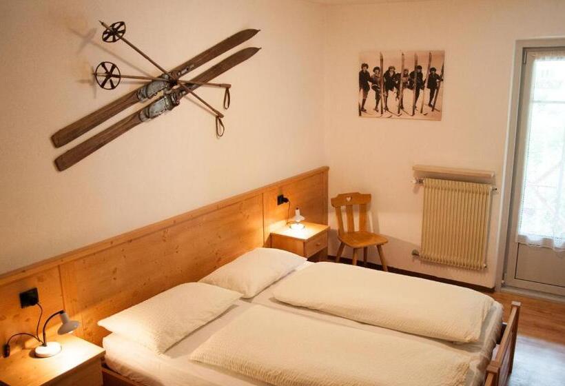 شقة غرفتين نوم مزودة بشُرفة, Appartamenti Residence La Roggia