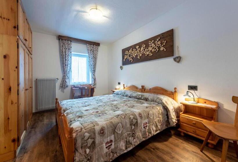 شقة غرفتين نوم مزودة بشُرفة, Appartamenti Residence La Roggia