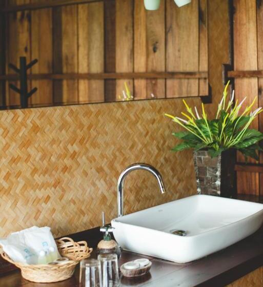 جناح مطلّ علي البحر, Bayview Hill Resort