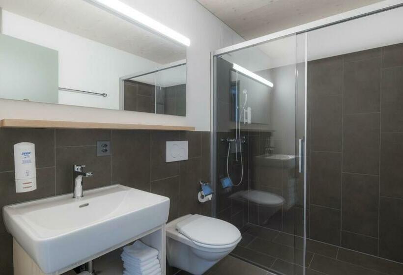 패밀리 룸 산 전망, Stoos Hüttä