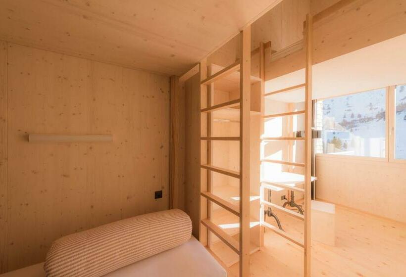 패밀리 룸, Stoos Hüttä