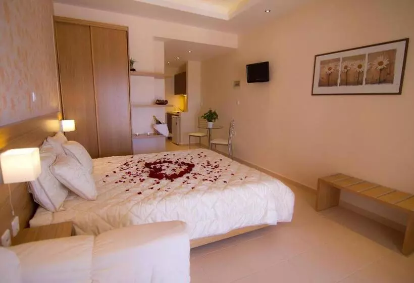 استودیوی سوپریور, Frida Apartments