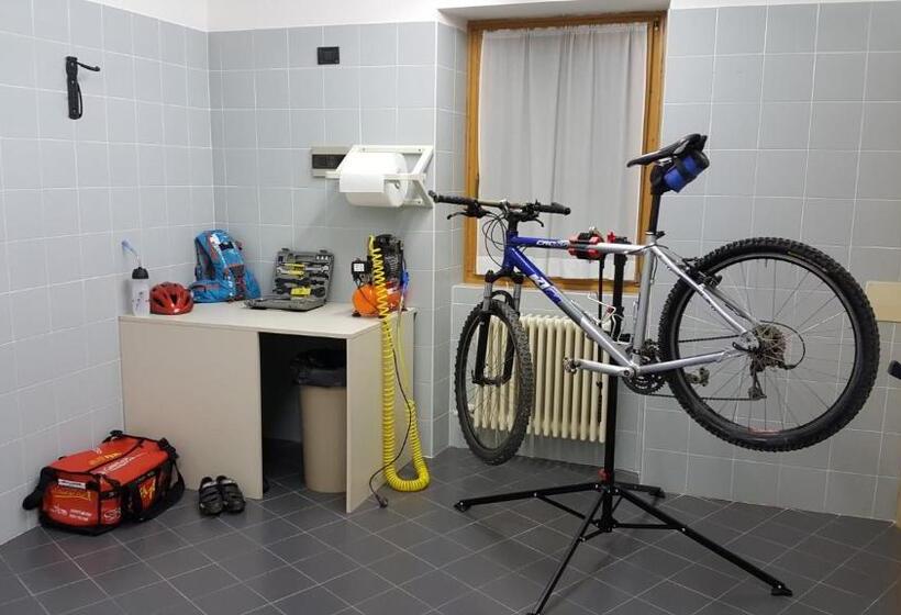 غرفة قياسية ثلاثية, Grand Hotel Rabbi