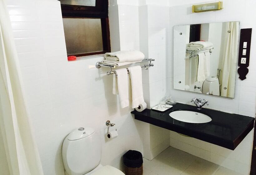 Quarto Deluxe, Beach And Lake Ayurvedic Resort, Kovalam