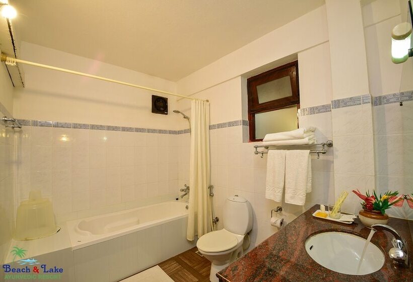 اتاق سوپریور, Beach And Lake Ayurvedic Resort, Kovalam