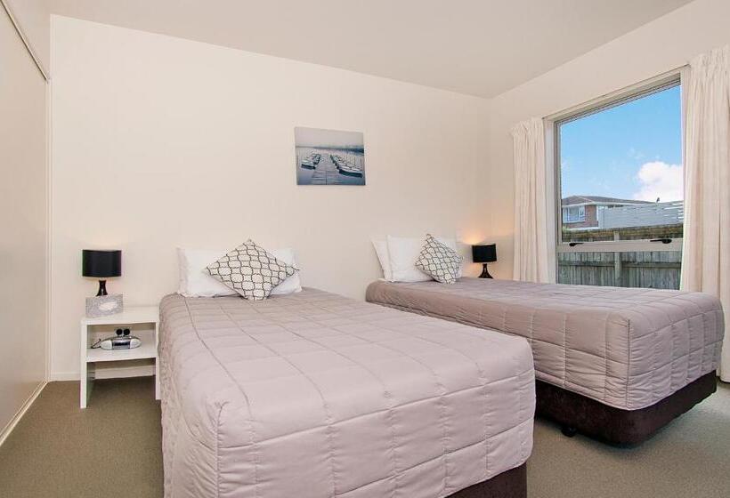 Апартаменты 2 Спальни с Балконом, Beachside Resort Motel Whitianga