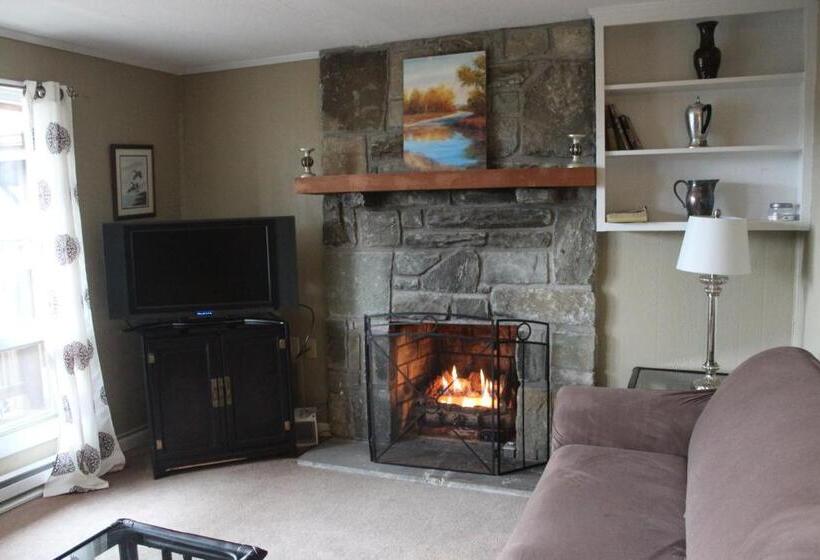 شقة غرفة واحدة, Cliff Dwellers Inn