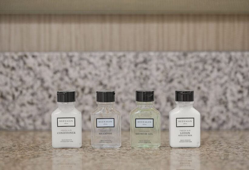 Номер Стандарт Двуспальная Кровать Адаптированный для Инвалидов, Crowne Plaza Greenville, An Ihg